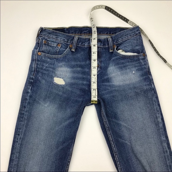 27 Levi’s Butt Rip - Picture 3 of 5